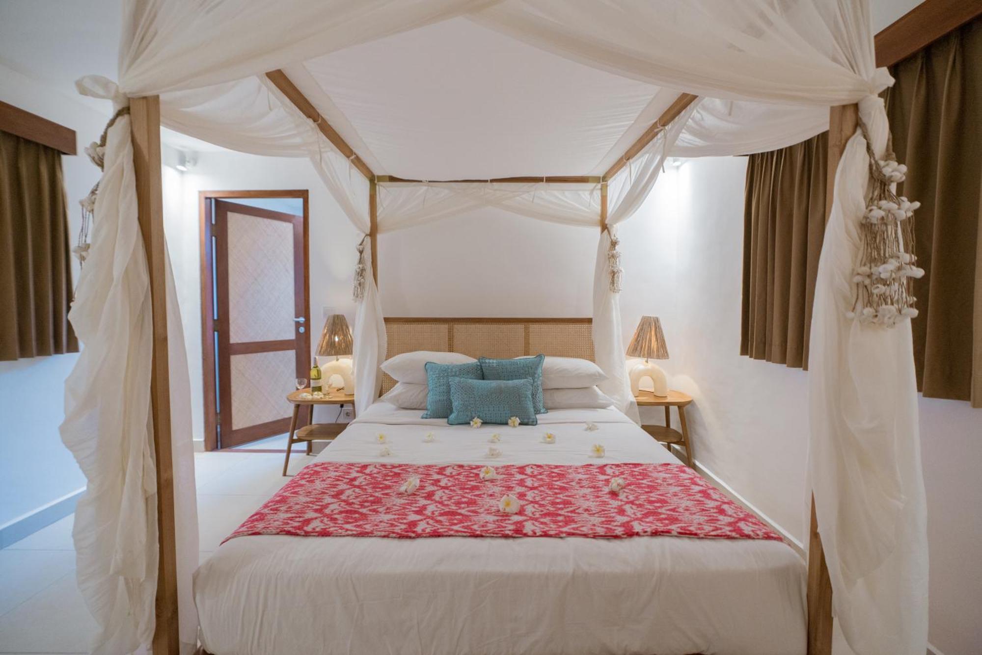 The Gili Beach Resort Gili Trawangan Bagian luar foto